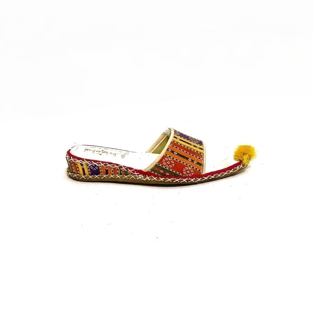 Vintage 1970s fabric pointed toe tassel Ottoman Turkish slippers